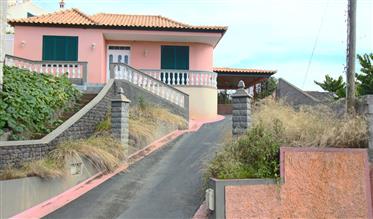 Pozemok s dvojizbovým domom v dobrom stave - Ponta do Sol, Madeira