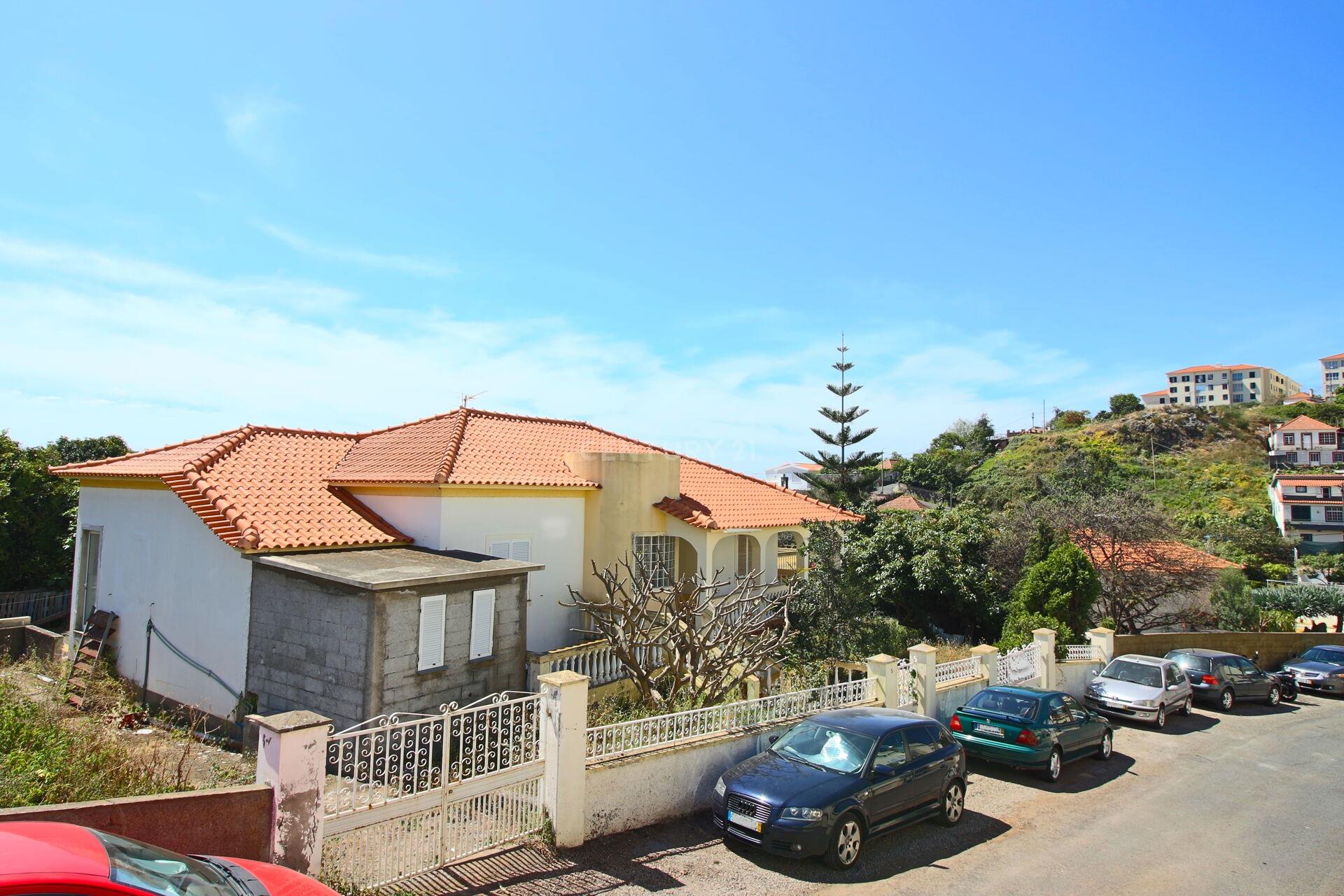 Amplia villa de tres dormitorios - Caniço, Madeira