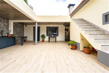 House T4 + Commercial Space in Canhas, Madeira
