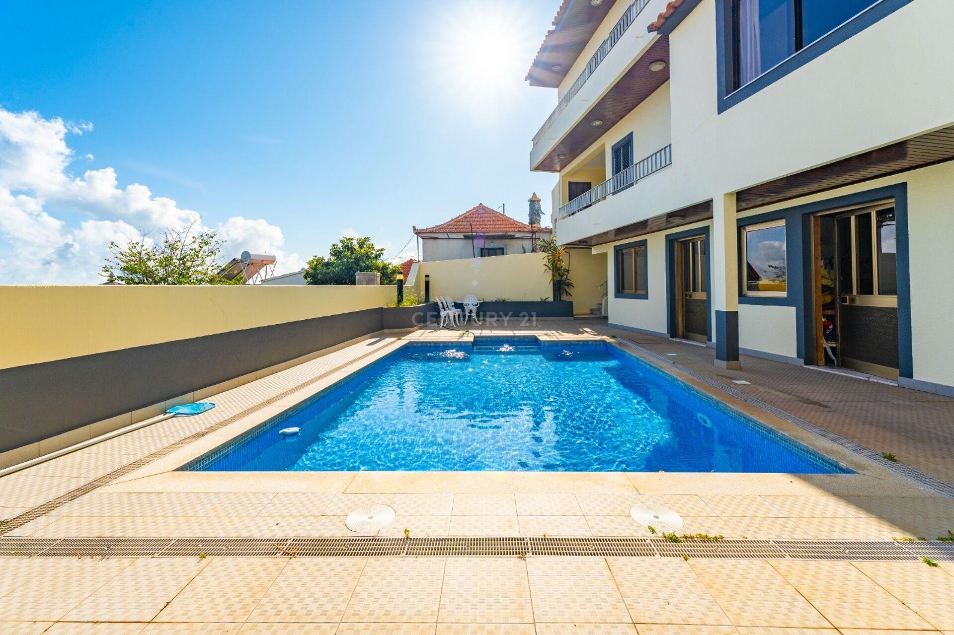 Traditionele Woning met Uitzicht op Zee, Zwembad en Verhuurmogelijkheden – Funchal