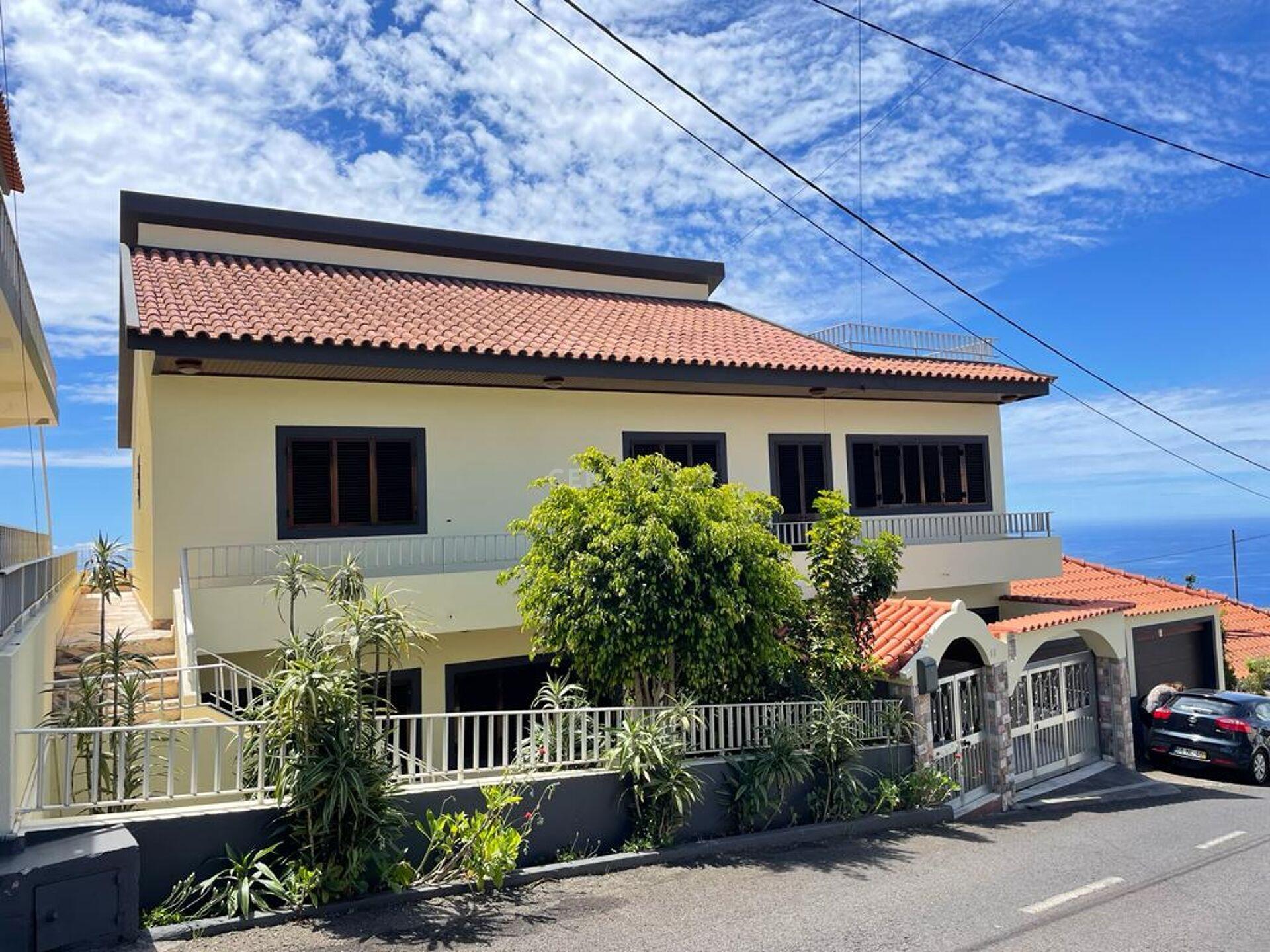 Traditionele Woning met Uitzicht op Zee, Zwembad en Verhuurmogelijkheden – Funchal