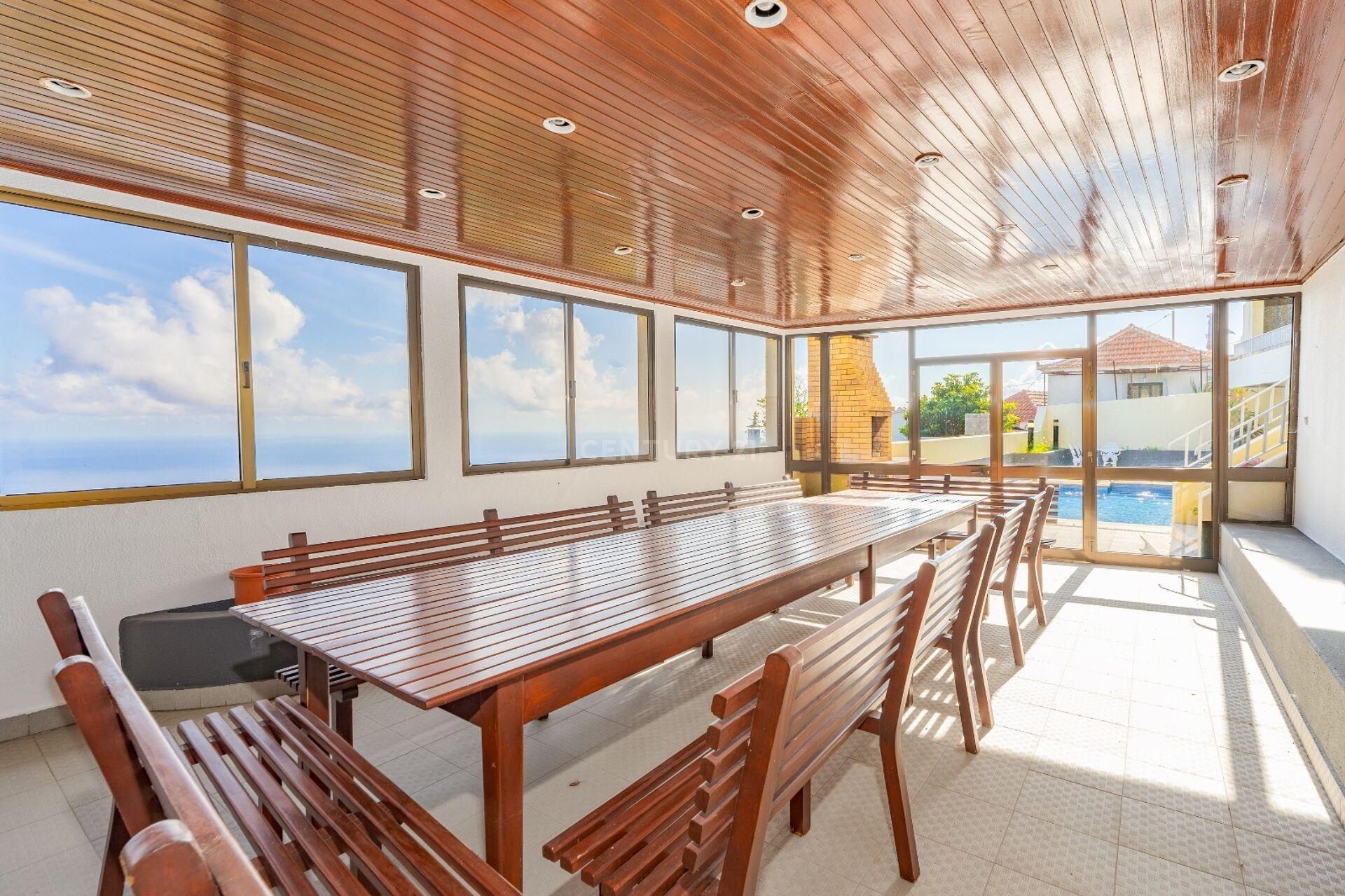 Traditionele Woning met Uitzicht op Zee, Zwembad en Verhuurmogelijkheden – Funchal
