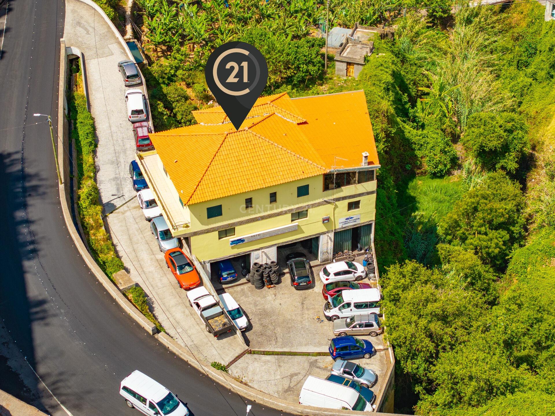 Huis met drie slaapkamers en bedrijf - Uitstekende investeringsmogelijkheid in Ponta do Sol
