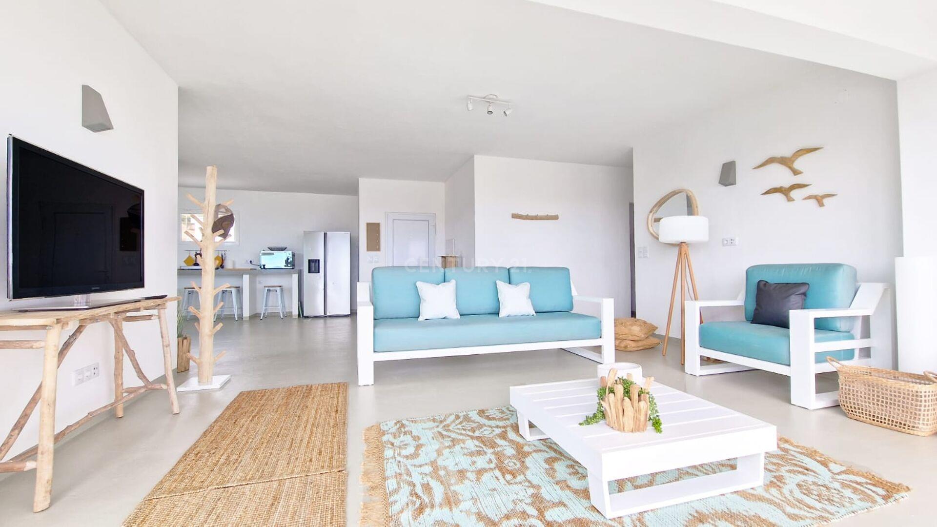 Spectaculair T4-twee-appartementenhuis met uitzicht op de zee en Pico do Castelo in Porto Santo