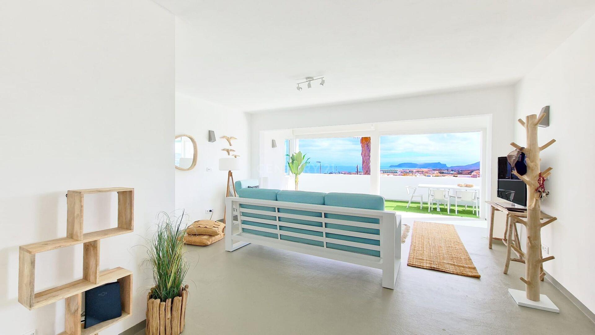 Spectaculair T4-twee-appartementenhuis met uitzicht op de zee en Pico do Castelo in Porto Santo