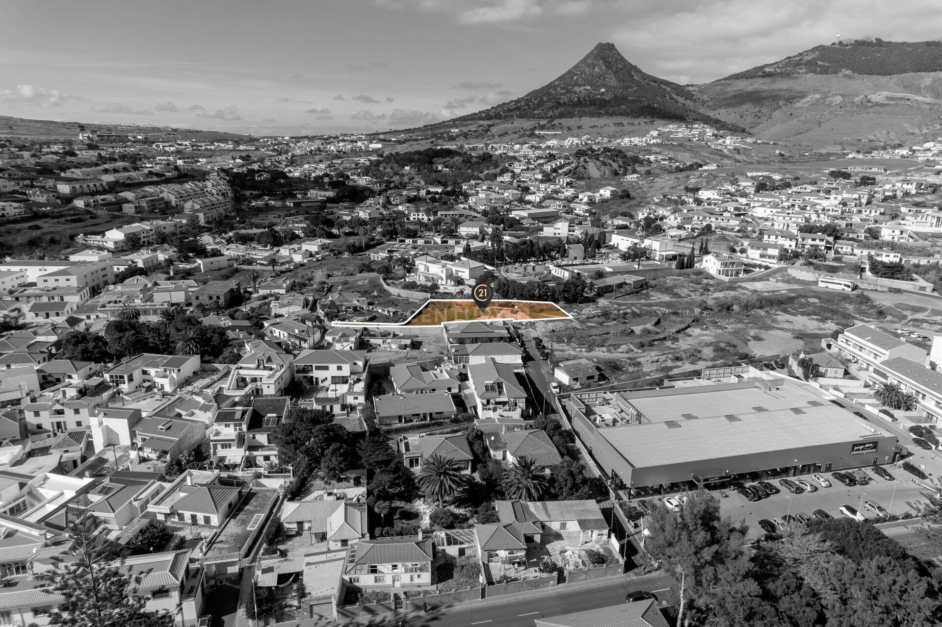 Terreno con Vista al Mar a 100 Metros de la Playa de Porto Santo