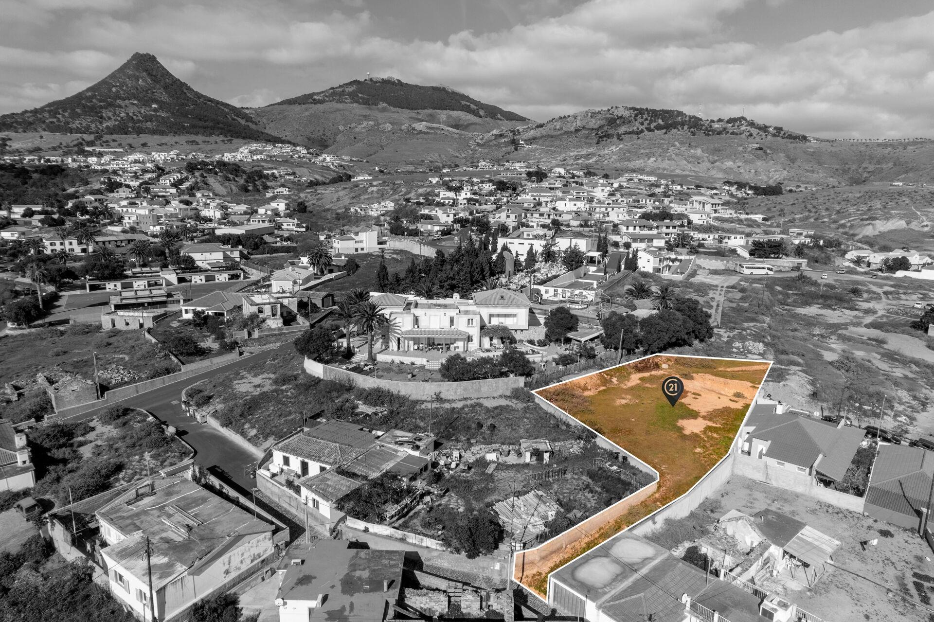 Terreno con Vista al Mar a 100 Metros de la Playa de Porto Santo