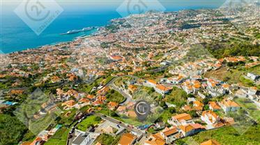 Grundstück mit einem außergewöhnlichen Blick über die Bucht von Funchal