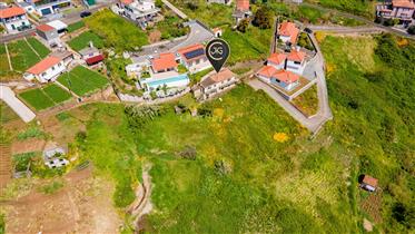 Vysněný pozemek s potenciálem bydlení nebo investice v oblasti Florenças - Calheta