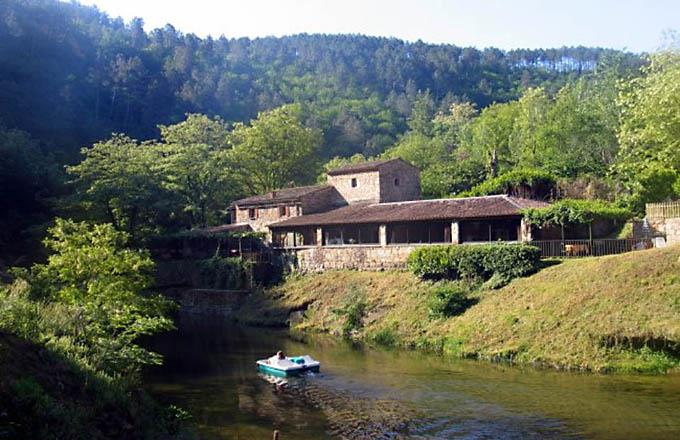 Vende Conjunto de cabañas naturales.