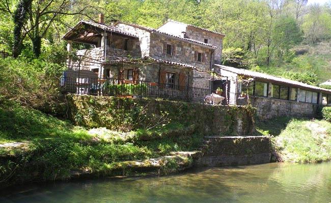 Vende Conjunto de cabañas naturales.