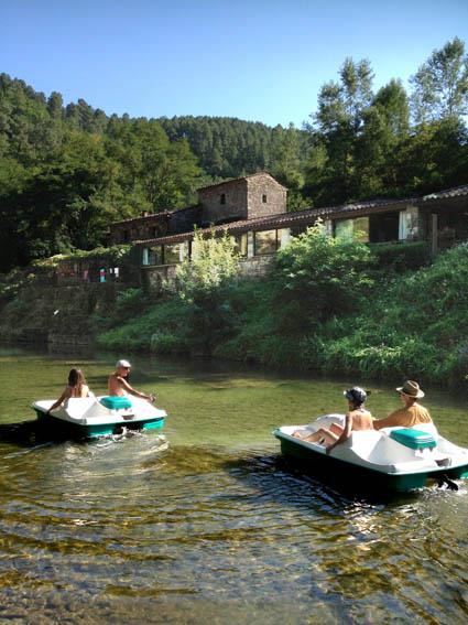 Vende Conjunto de cabañas naturales.