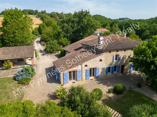 For sale old farmhouse renovated on more than 6.000m2 of park