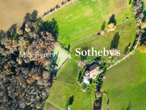 30 minutes from Toulouse, property for sale set in 6 hectares of woods, lake, forest and meadows