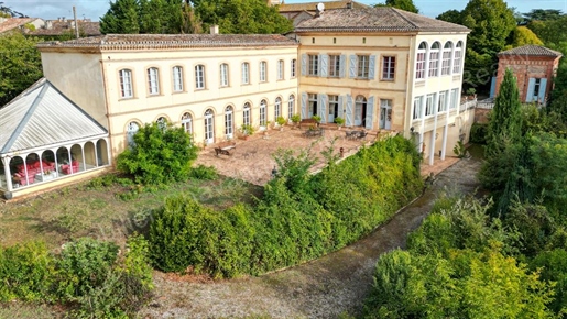Castle Xviii with theatre and caretaker's house, all amenities within walking distance