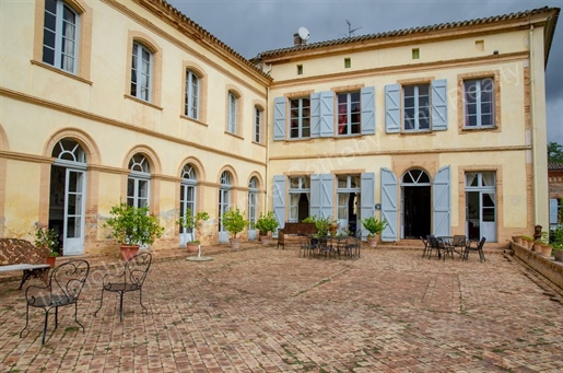 Castle Xviii with theatre and caretaker's house, all amenities within walking distance