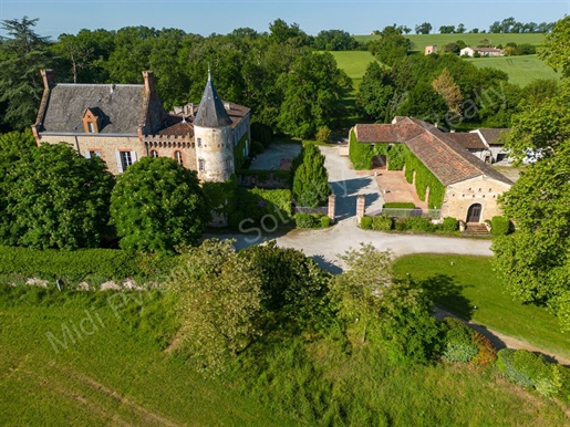 Exceptional: 15th-century château 45 minutes from Toulouse