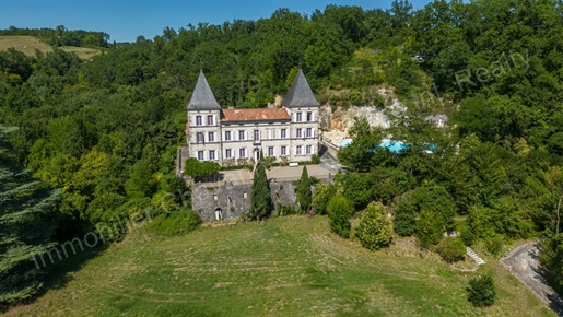 Castle Xix in the Lot et Garonne, view on the Lot