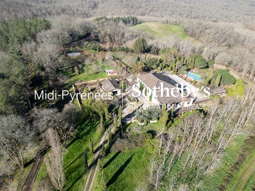 Superb property in a natural area in the heart of the golden triangle