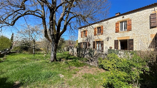 For sale in the Lot, Charming stone house of about 350m²