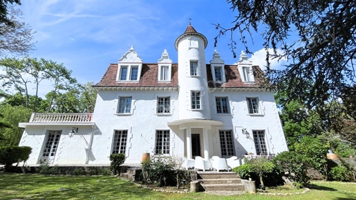 Moderne slot af charme og elegance til salg i Cahors!