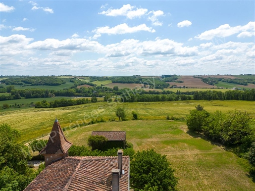 Très bel ensemble sur les collines