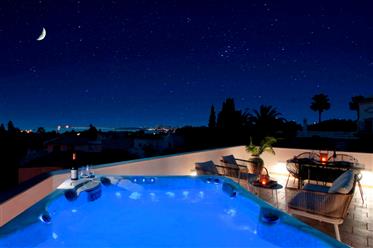 Luxurious T5 beach villa with ocean views in prime location in Ferragudo