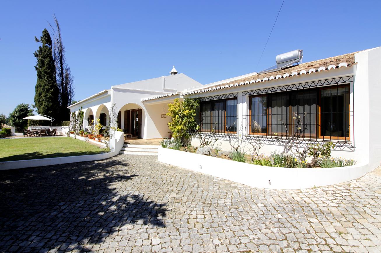 Gelijkvloerse 5 slaapkamer villa met spectaculair uitzicht bij Caldas de Monchique