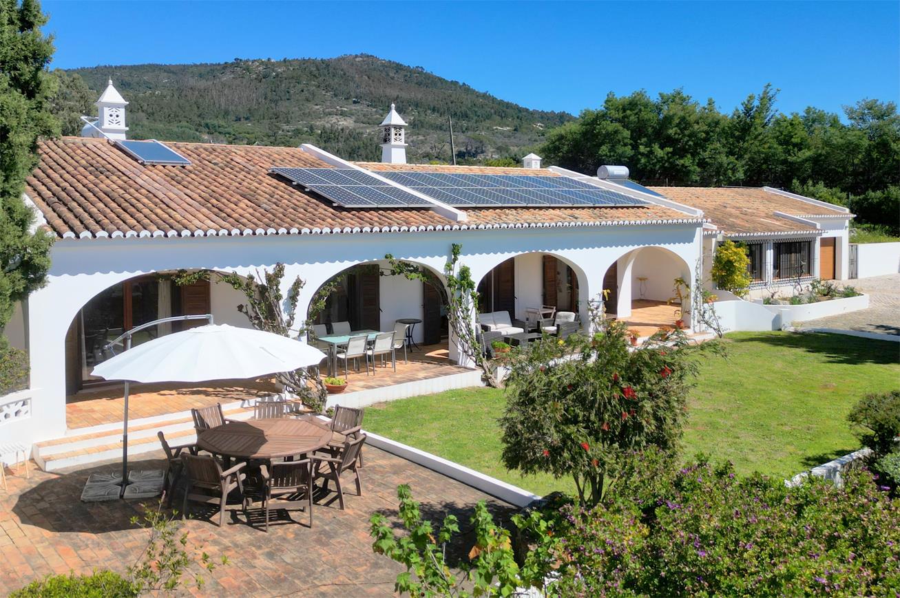 Gelijkvloerse 5 slaapkamer villa met spectaculair uitzicht bij Caldas de Monchique