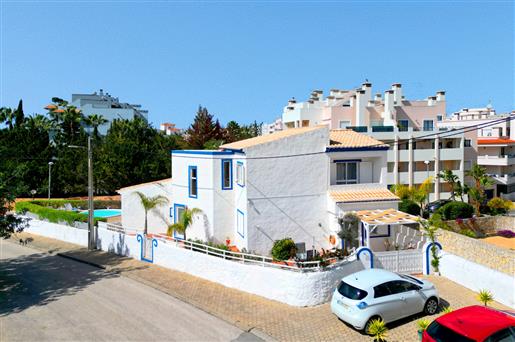 Villa de 4 chambres avec vue sur l'océan et studio séparé à Ferragudo