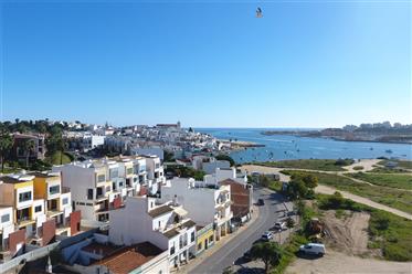 Spacious house on river view location near the centre of Ferragudo
