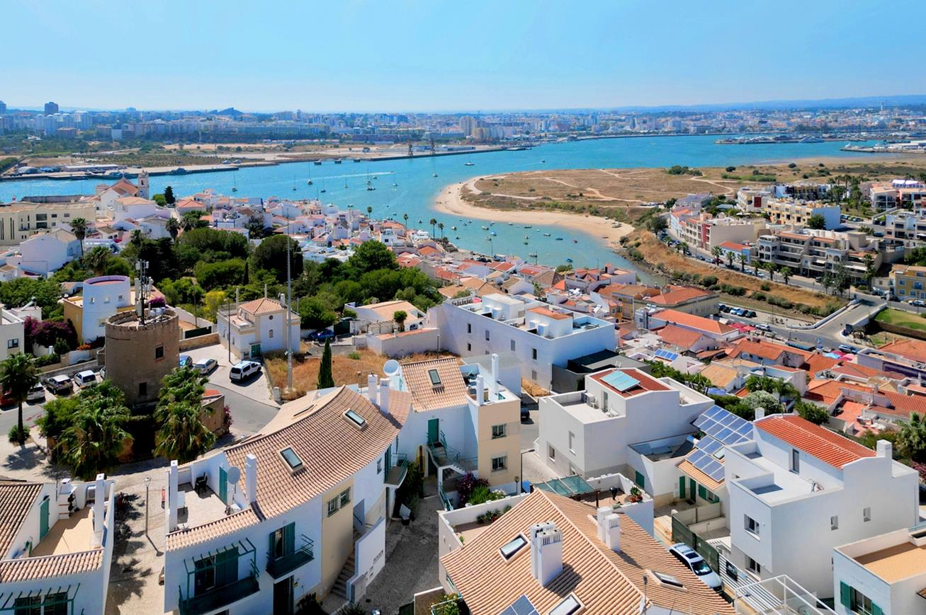 Modern 3 slaapkamer appartement in Cerca do Moinho in Ferragudo