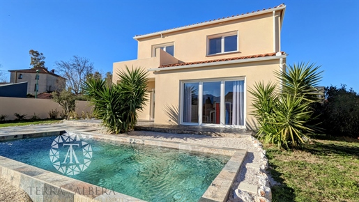 Superb very recent villa with swimming pool in Saint Jean Lasseille