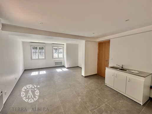 Beautiful Renovated Apartment With Parking