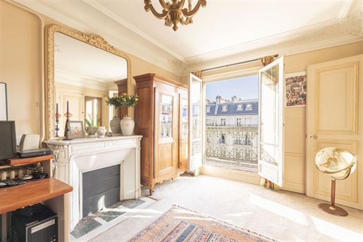 Exclusive. Prestigious Haussmann style, refinished cut stone, continuous balcony. High floor With el