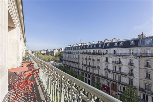 Exclusive. Prestigious Haussmann style, refinished cut stone, continuous balcony. High floor With el
