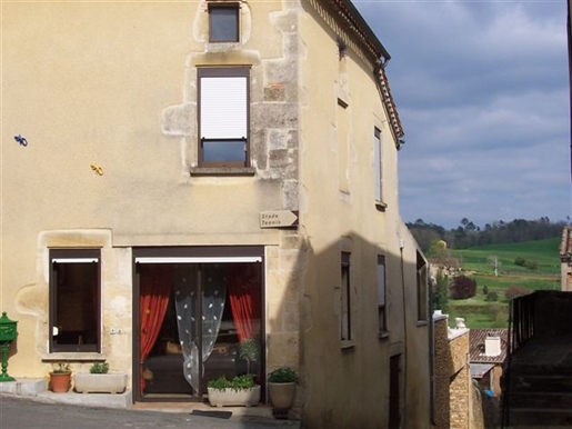 A menos de 15 minutos de Monflanquin, Villeréal, Monpazier, el pueblo de Lacapelle