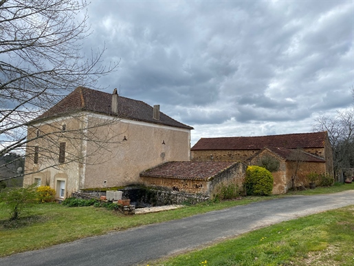 Boerderij tussen Monpazier en Villefranche du Périgord, in het groene landschap van Blanquefo