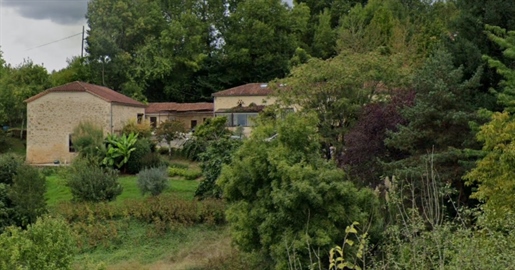 Between Villefranche Du Perigord And Fumel, Country House on the heights Of The Lémance Valley
