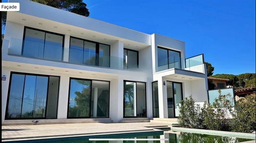 Villa gebouwd in 2023 met prachtig uitzicht op zee