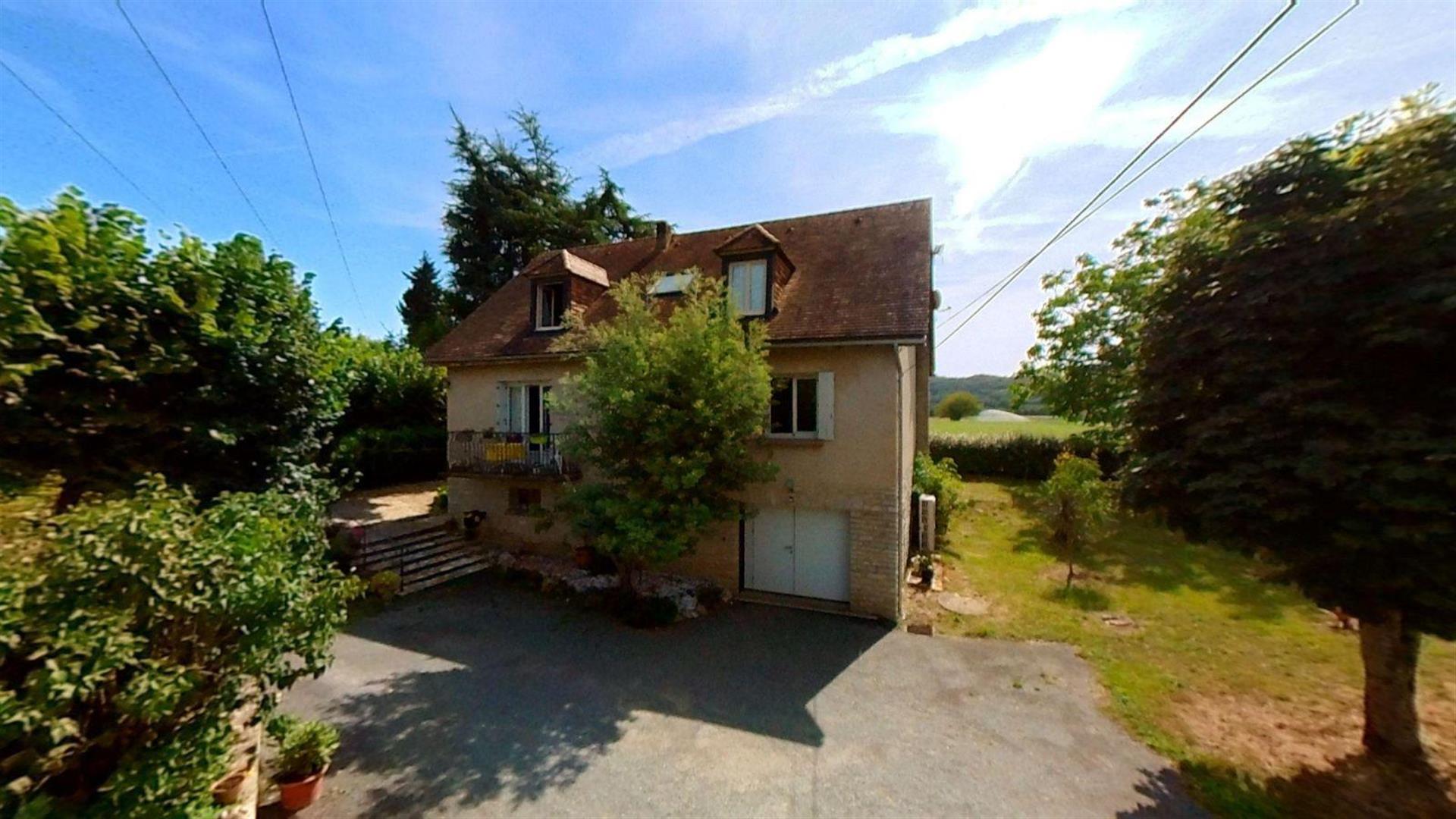 5 bedroom house, land