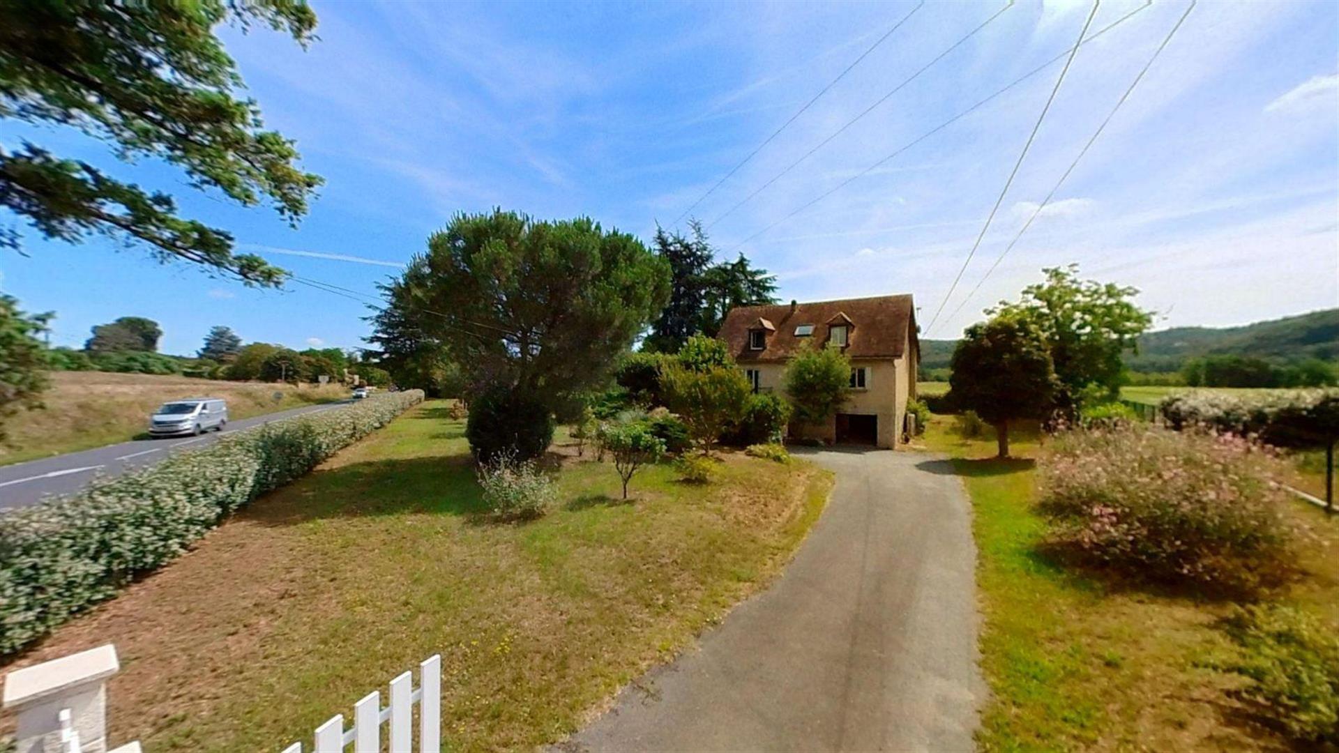 5 bedroom house, land