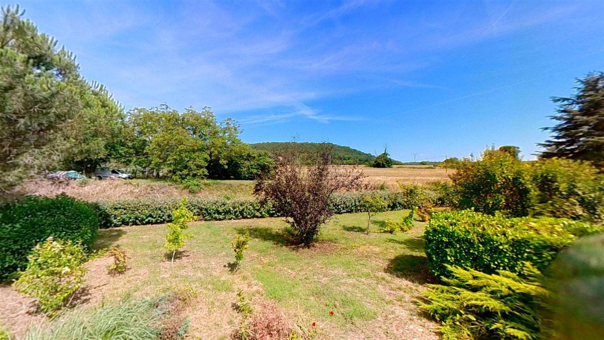 5 bedroom house, land