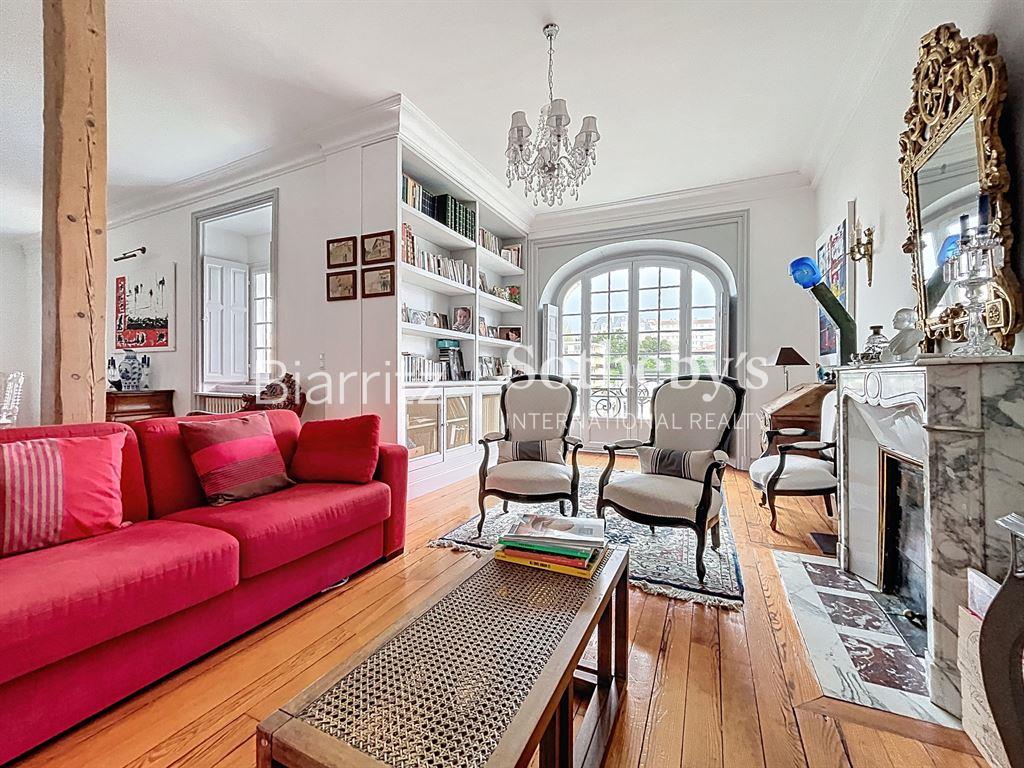 Spacious 3-room apartment open view Saint-Charles Biarritz