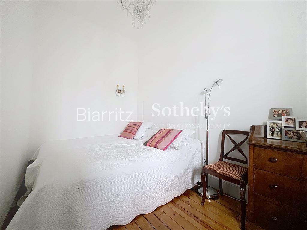 Spacious 3-room apartment open view Saint-Charles Biarritz