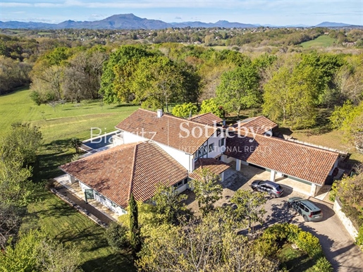 Exclusivity - Villa with mountain views and swimming pool