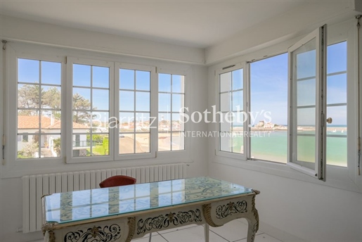 Apartment mit Terrassen mit Blick auf das Meer