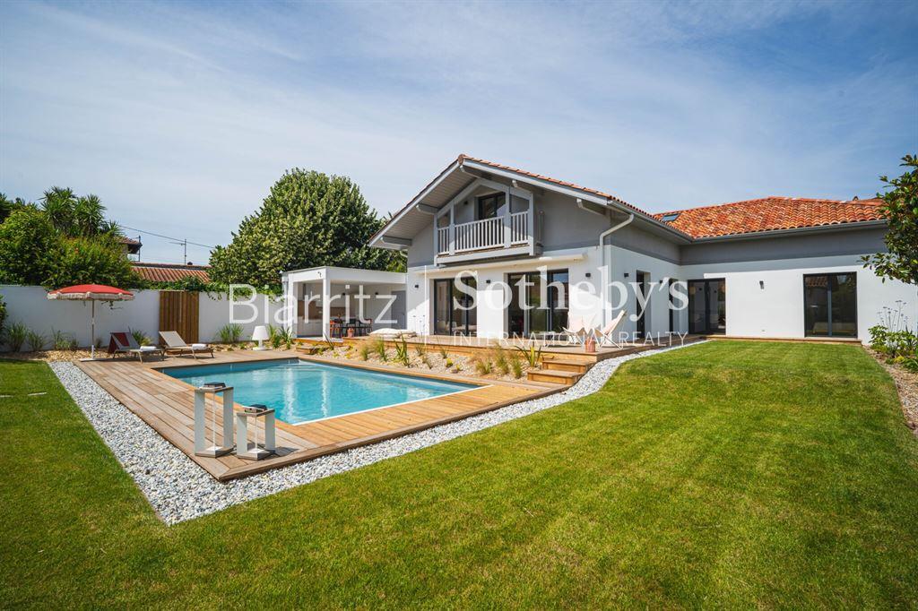Chassin - Renovated house with swimming pool