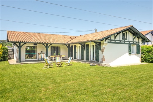 10 min from Saint Jean de Luz - House with Swimming Pool