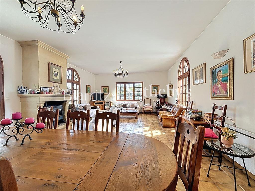 Belle maison familiale avec parc arboré et piscine